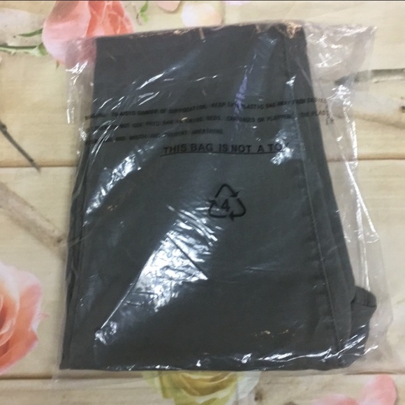 A:glow Maternity full panel skinny twill Capris - Picture 4 of 5